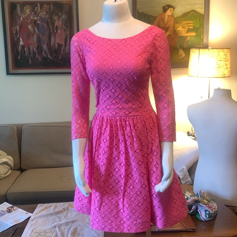 LILLY PULITZER FUCHSIA BARBIE PINK LACE DRESS - Picture 3 of 13